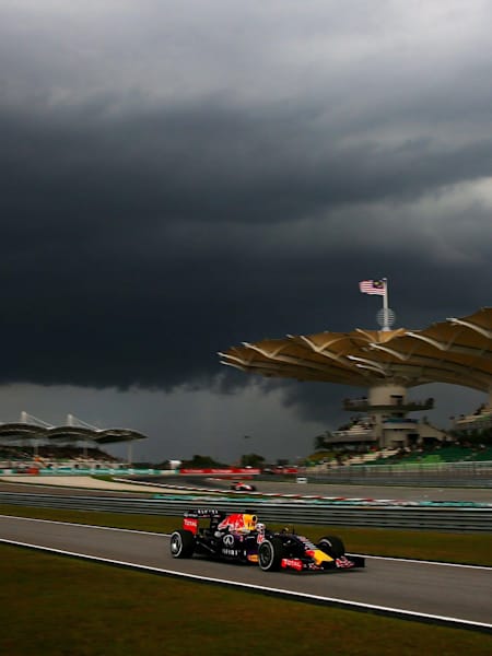 Daniel Ricciardo drives during a qualifier