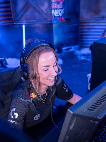 Petra smiling while playing VALORANT at Red Bull Instalock event.