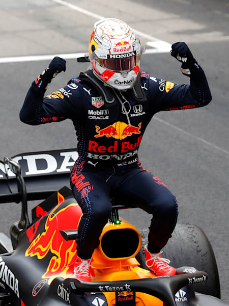 Max Verstappen z Red Bull Racing Honda oslavuje výhru na Monaco Grand Prix, 23. mája 2021.