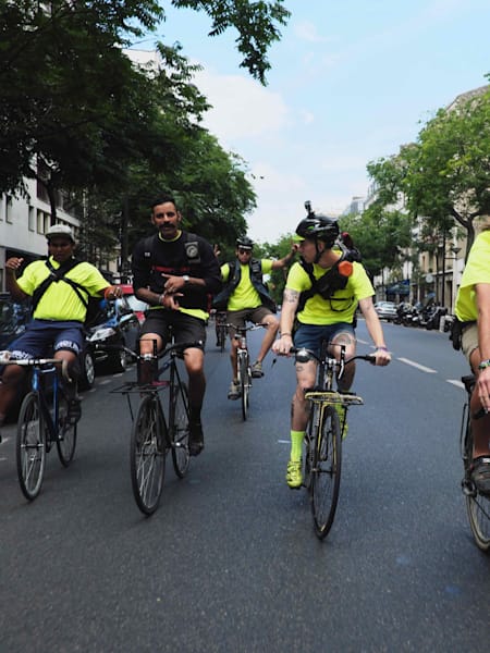 世界のメッセンジャーとの共同生活 世界のメッセンジャーとの共同生活