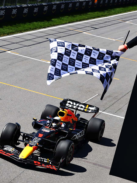 De finish vlag voor Max Verstappen in Canada.