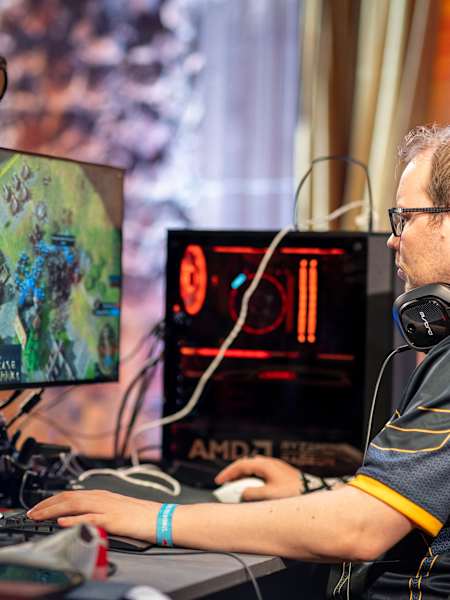 TheViper concentrado en el escenario del Red Bull Wololo en Heidelberg, Alemania, el 25 de octubre de 2022.