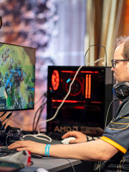 TheViper concentrado en el escenario del Red Bull Wololo en Heidelberg, Alemania, el 25 de octubre de 2022.