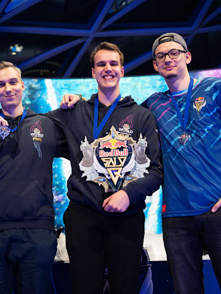 2021 Red Bull Solo Q champion Viggomopsen poses with runners-up in Munich, Germany.