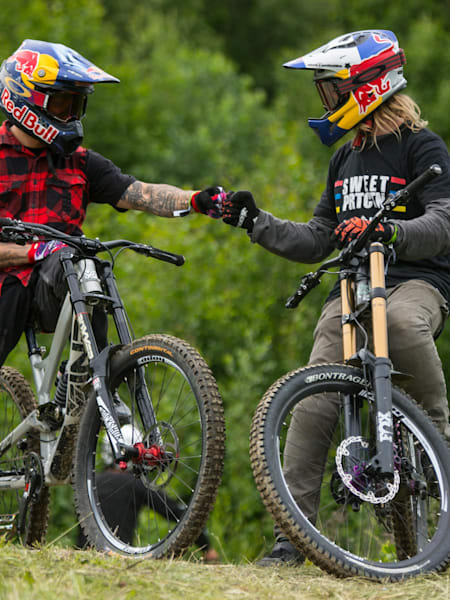 Mads 'Makken' Haugen e Andreu Lacondeguy no Hillbilly Hokkfest em Veslestolen, Noruega, a 25 de julho de 2015.