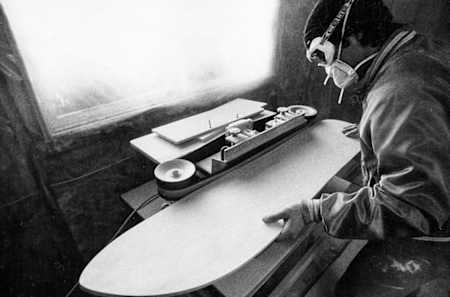 Fabrication d’une planche Burton dans les années 80.
