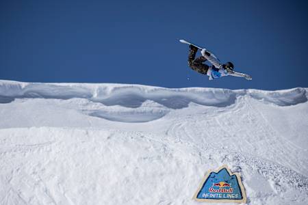 Au Red Bull Infinite Lines, les snowboardeurs doivent faire preuve de créativité dans leurs tricks.