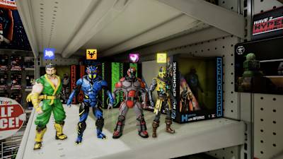 Screenshot aus HYPERCHARGE: Unboxed zeigt vier Actionfiguren auf einem Regal in einem Geschäft.