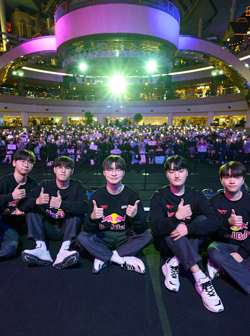 Faker et les joueurs de T1 se préparent à disputer les Worlds 2026 de League of Legends.