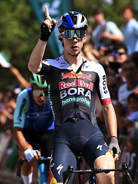 Roger Adrià gewinnt den Auftakt der Burgos-Rundfahrt.