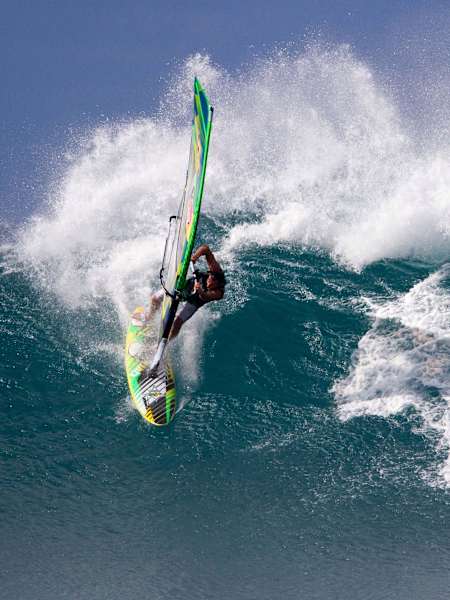 Polakow's style is seen in his powerful cutbacks