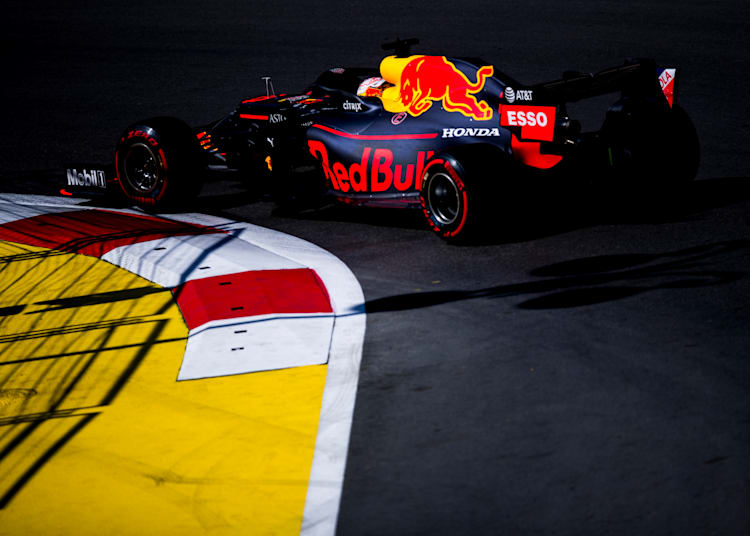 Daniel Ricciardo Answers Fans Questions