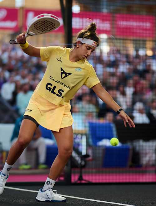 Beatriz González competes fiercely during the Brussels Premier Padel P2 quarter-finals in Brussels, Belgium on April 25, 2025, showcasing Red Bull's dynamic energy on the padel court