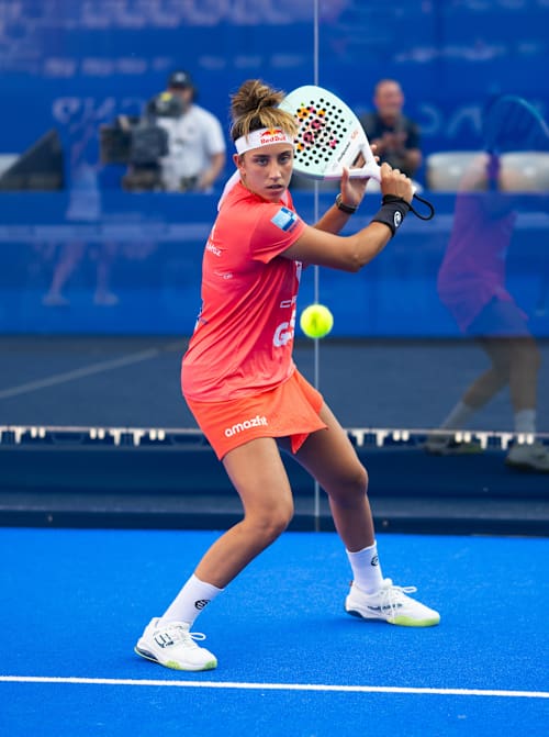 Beatriz González Fernandez of Spain warming up prior to the GNP MEXICO MAJOR PREMIER PADEL in Acapulco, Mexico on November 29, 2024