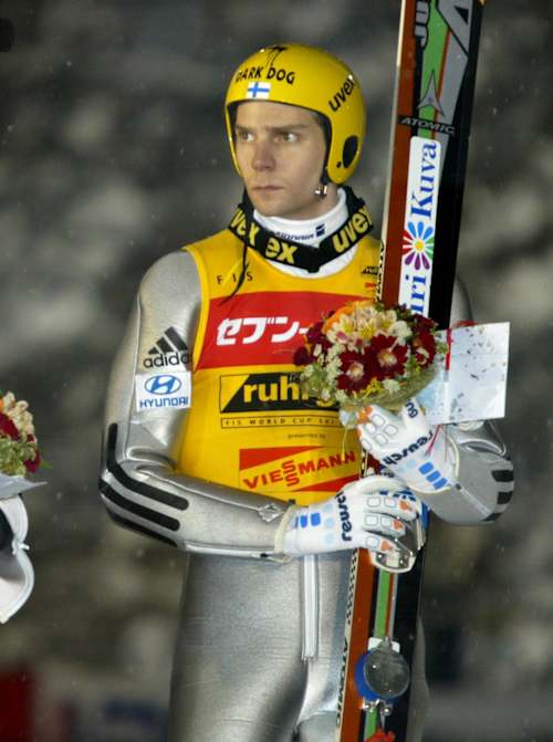 Adam Małysz i Janne Ahonen na podium w Hakubie w Japonii w 2003 r.
