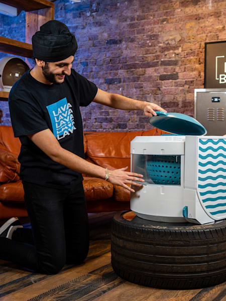 Команда Lava Aqua X создала стиральную машинку нового типа