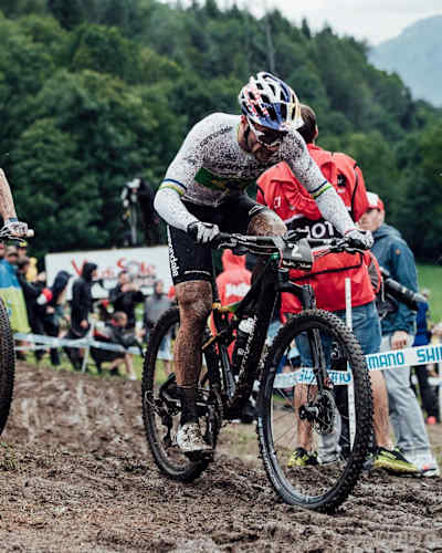 Henrique Avancini lidera a prova de XCC seguido por Mathieu Van der Poel em Val di Sole, Itália