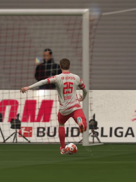 Dani Olmo von RB Leipzig kurz vor einem Schuss in FIFA 22.