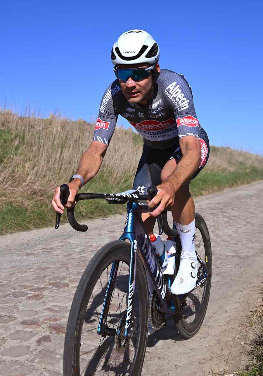 新品　レッドブル　ボーラ・ハンスグローエ　2024　ポディウムキャップ　3 sportful】誕生！レッドブル・ボーラ・ハンスグローエ！TDF限定
