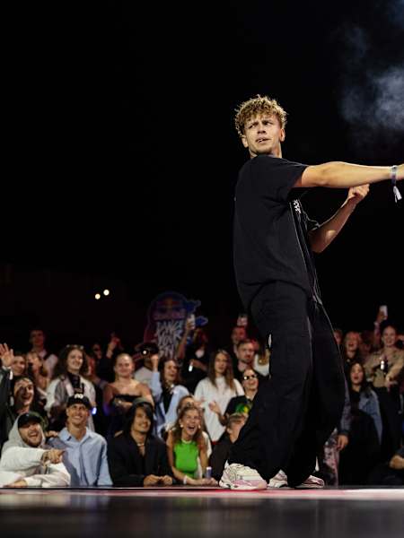 LIL-H rozzářila pódium dynamickým vystoupením na národním finále Red Bull Dance Your Style 2025 v Praze a uchvátila energické publikum.