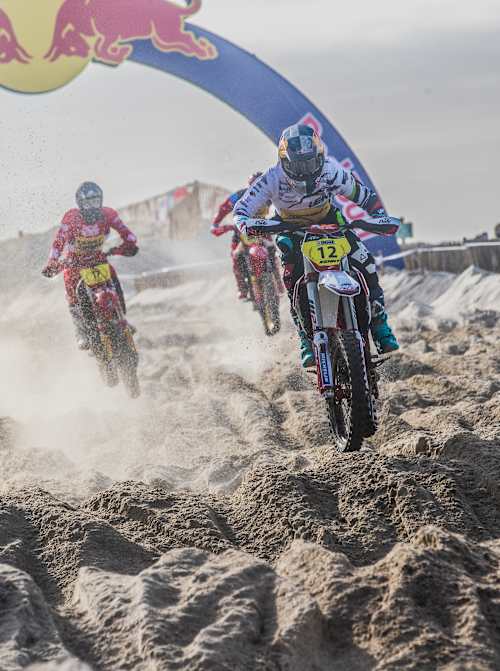 In the 2023 Enduropale, Camille Chapelière races through sandy terrain