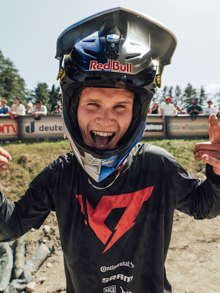 MTB Slopestyle Ass Erik Fedko freut sich beim Crankworx in Innsbruck über Platz 2.