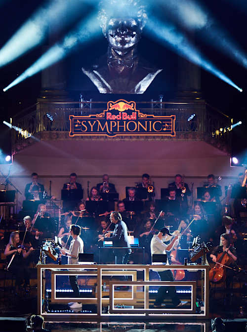 Red Bull Symphonic – Johann Strauss 2025 Edition elektrisiert das Wiener Konzerthaus, wenn Camo & Krooked und Christian Kolonovits mit den Wiener Symphonikern eine unvergessliche Aufführung geben.
