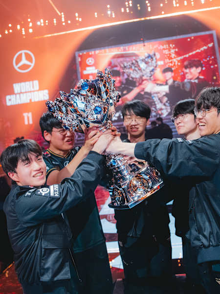 T1 wygrywa Worldsy 2025