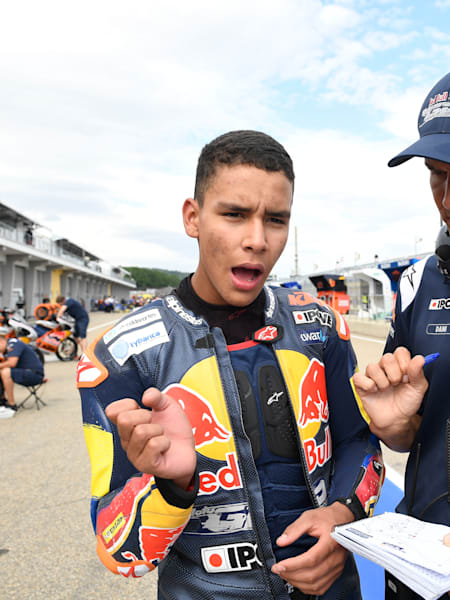 Nicolás Hernández with the rider coach in the pit of Sachsenring - 2019