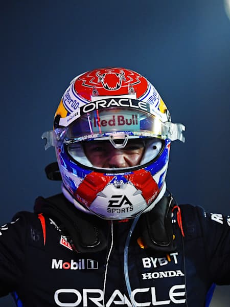 Max Verstappen feiert den Sieg beim F1-Saisonauftakt 2024 in Bahrain