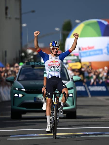 Giulio Pellizzari wins stage 3 of the Deutschland Tour