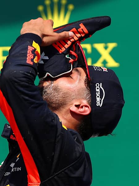 Make a cardboard replica Daniel Ricciardo shoey Video