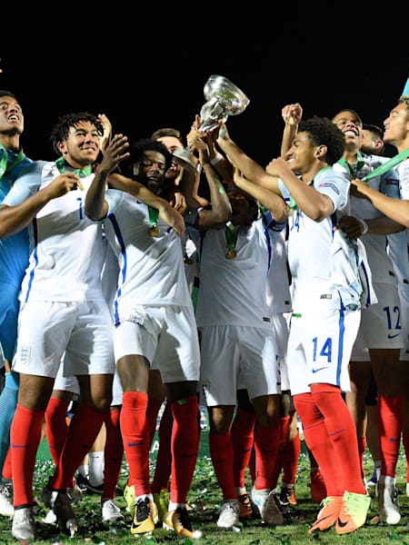 England U19s lift the Euro 2017 trophy