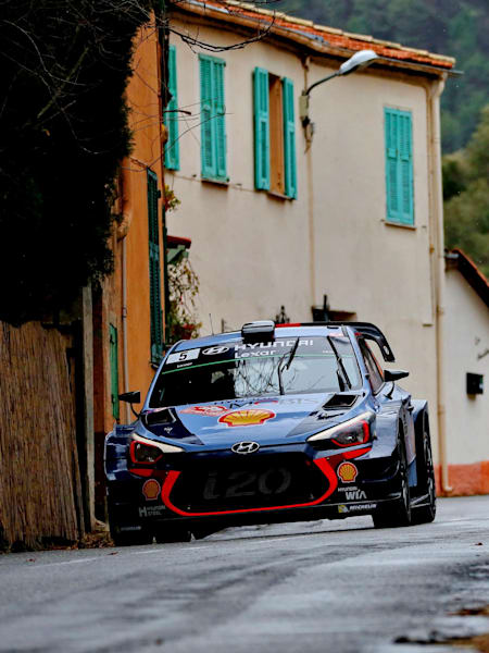 Thierry Neuville pounds down a Monte Carlo stage