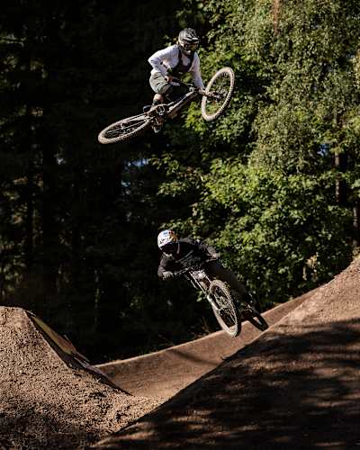Carson Storch i Nico Vink na trasie G-Force 