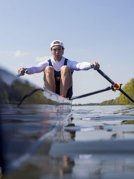 Tim Ole Naske beim Training auf dem Wasser.