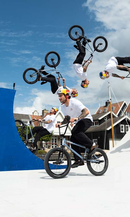 George Ntavoutian performs an open loop between two boats at Red Bull Boat Transfer in Gooimeer, Netherlands on May 20, 2026