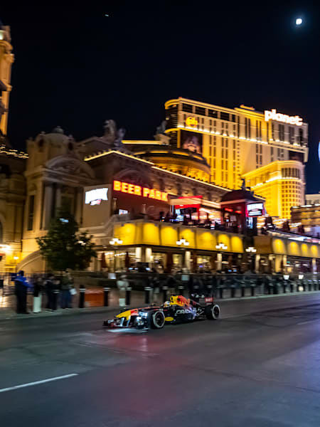 Z pełną prędkością przez The Strip