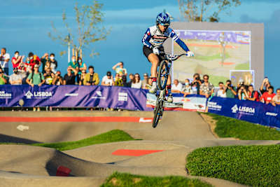 Le pro du BMX Race, Eddy Clerté a bouclé sa finale avec plus d’une seconde d’avance sur son rival Philip Shaub lors des championnats du monde de pump track Red Bull UCI 2021 à Lisbonne.