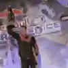 Cameron Naasz fête sa victoire du Crashed Ice