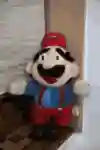 ヴィンテージのマリオぬいぐるみ。まだおじさん感が抜けきっていない素朴な表情だ。