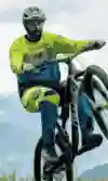 Learn to wheelie with Rob Warner and Tom Öhler