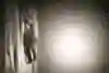 Im Licht der Nacht besteigen die Freunde den Berg
