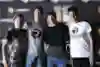 Mithy and xPeke posing with fans