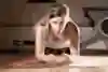 Rachel mostra un Plank perfetto