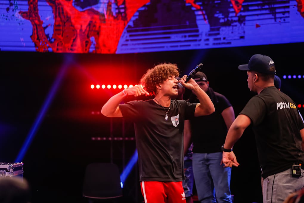 La batalla final entre Metricoh Flowster y Éxodo Lirical