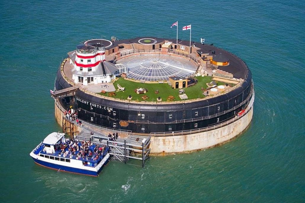 İnsansız Kale, AMAZİNG VENUES