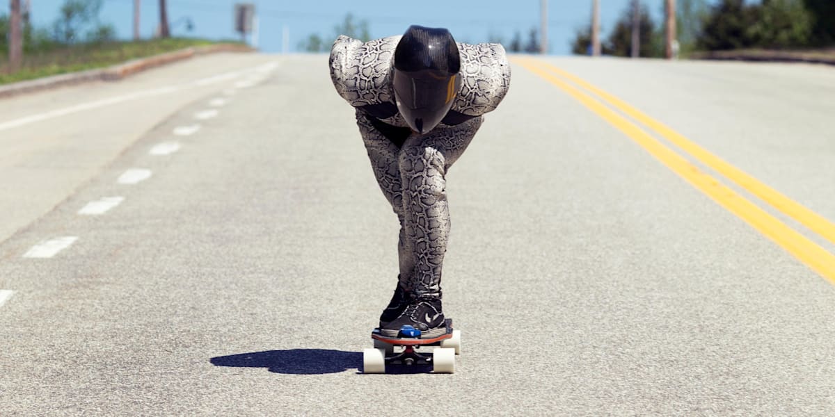 ダウンヒル・スケートボードの世界最速記録を更新！