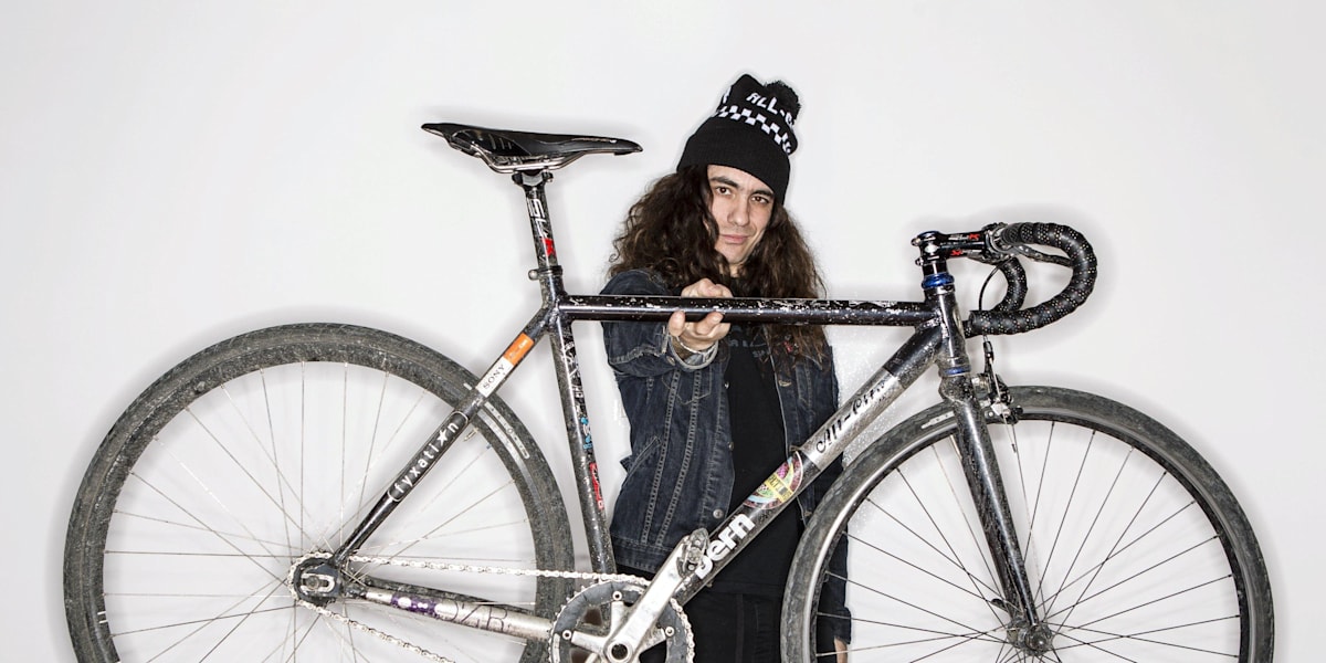 See Cyclist Complete 200 Mile Race on Fixed Gear Bike