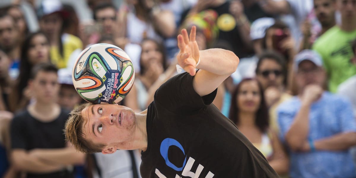 Red Bull Street Style: freestyle football trick trends